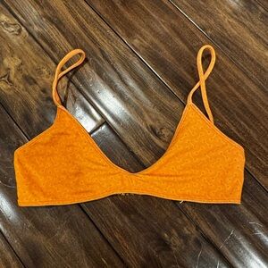 Leni swims bikini top